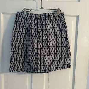 Women’s casual skirt that falls above the knees.